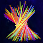 Leuchtstäbe Glow Sticks – 10/25/50/100 Stück Party Knicklichter, mehrfarbig biegsam, ideal für Feiern & Festivals